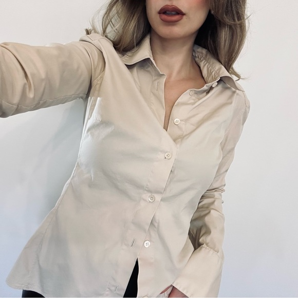 Authentic Vintage Gucci Classic Beige Fitted Style Button Down Shirt Size 38 - Picture 2 of 14